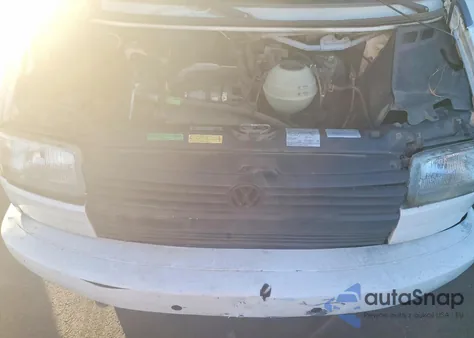 1993 Volkswagen Eurovan Gl z USA, uszkodzony, nr VIN WV2KC0702PH021466